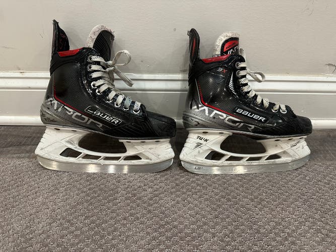 Used Bauer Regular Width  Size 4.5 Vapor 3X Hockey Skates