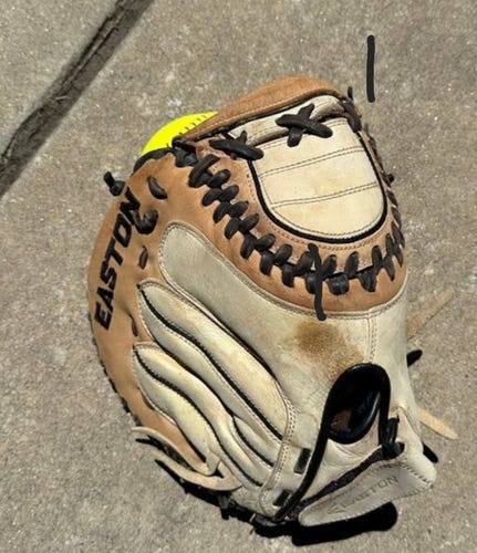 Easton SYFP2000 Synergy Women’s Girls Softball Catchers Mitt Glove Right Throw