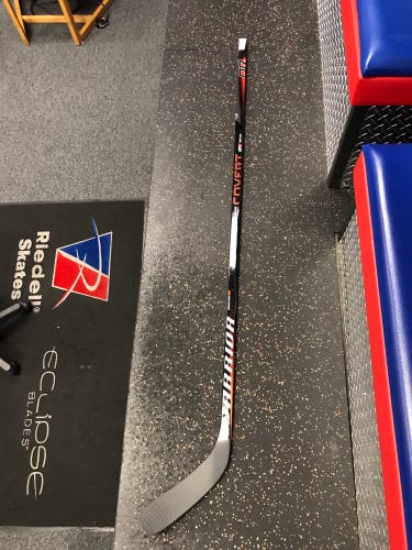 Senior New Right Handed Warrior QRE Pro Team Hockey Stick W88 / 65 Flex