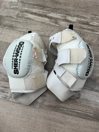 C3-1 Used Small Junior Sher-Wood 5030 Elbow Pads Retail