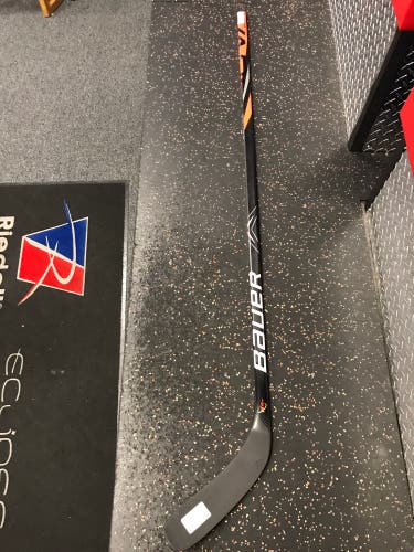 Intermediate New Right Handed Bauer Vapor 2x Team Hockey Stick P88 / 55 Flex Lie 6
