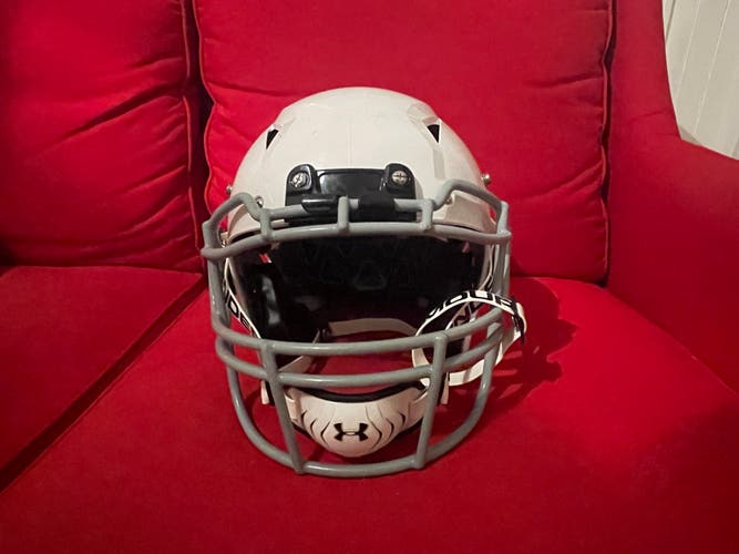 Schutt youth vengeance A11 Medium Football Helmet