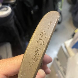 Acushnet bull eye la femme golf putter in right handed  Steel shaft