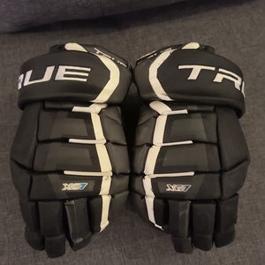 Used True XC7 Gloves 15"