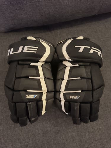 Used True XC7 Gloves 15"