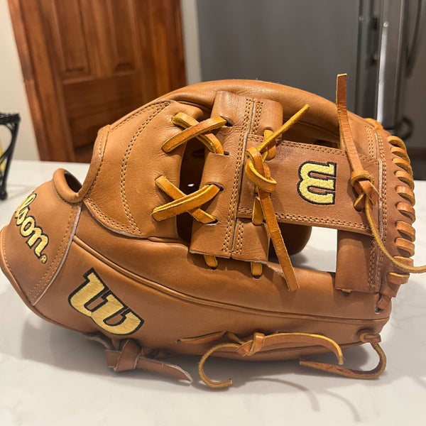 What Pros Wear: Dansby Swanson's Wilson A2000 1787 Glove (2017-22) - What  Pros Wear