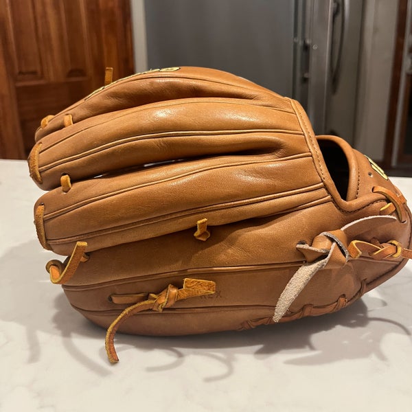 What Pros Wear: Dansby Swanson's Wilson A2000 1787 Glove (2017-22) - What  Pros Wear