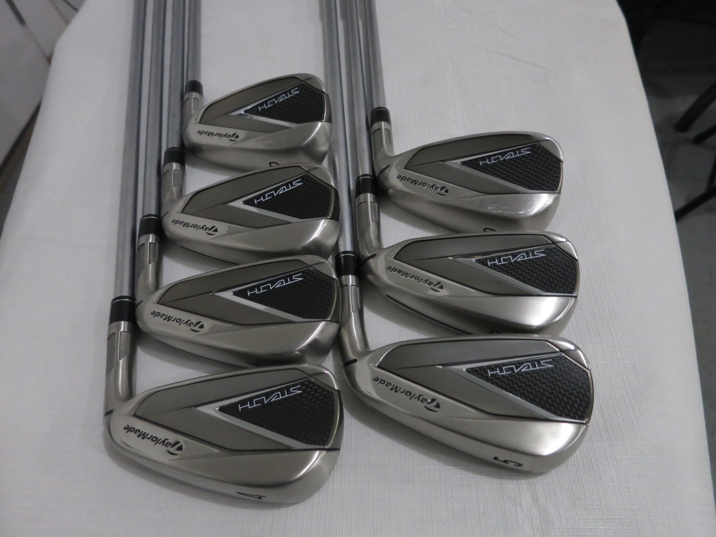 TaylorMade Stealth Iron Set - 4-PW - Project X IO 5.5 Regular Steel - MINT/NEW