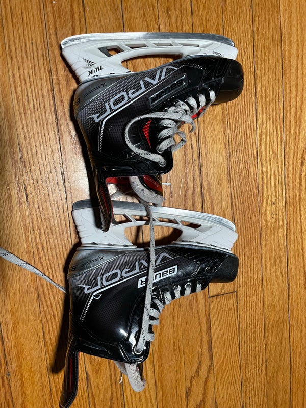 Intermediate Bauer Regular Width Size 5.5 Vapor X3.7 Hockey Skates