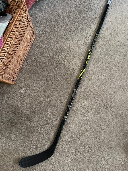 Senior Right Handed P28 Super Tacks AS4 Pro Hockey Stick