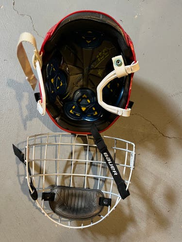 Used Medium Bauer  Re-Akt 150 Helmet