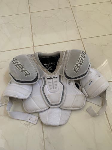 Used Small Bauer Nexus 600 Shoulder Pads