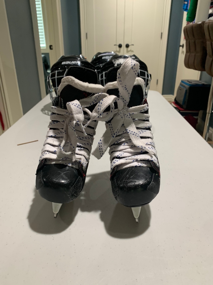 Used Bauer Regular Width  Size 9 Vapor X300 Hockey Skates