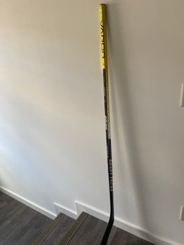 Senior Right Handed P92M Pro Stock Vapor Hyperlite Hockey Stick