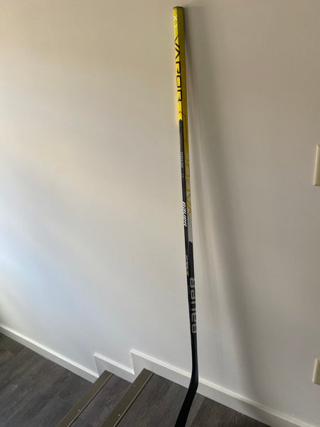 Senior Right Handed P92M Pro Stock Vapor Hyperlite Hockey Stick