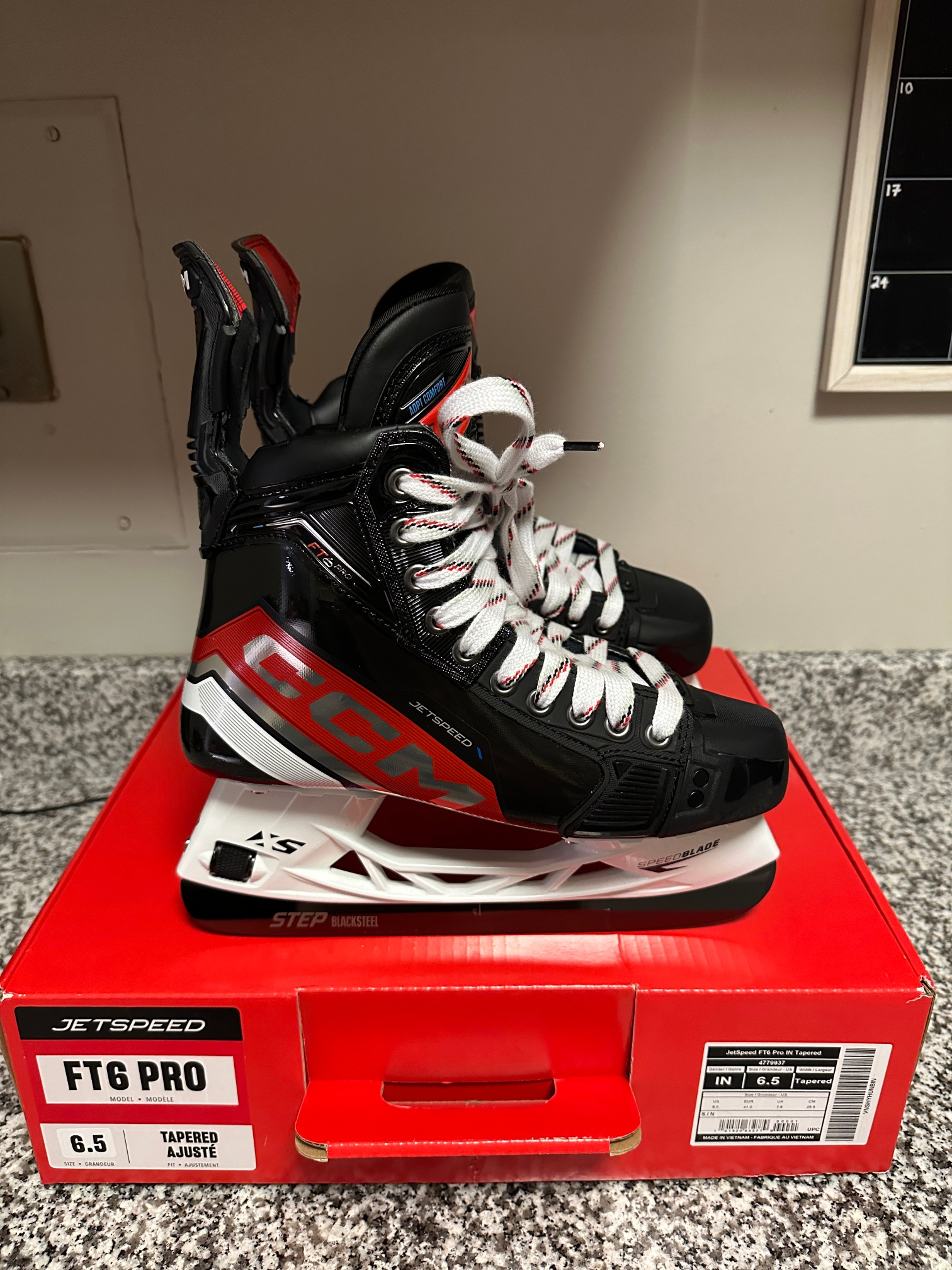 CCM JetSpeed FT6 Pro Hockey Skates Size 6.5 NEW