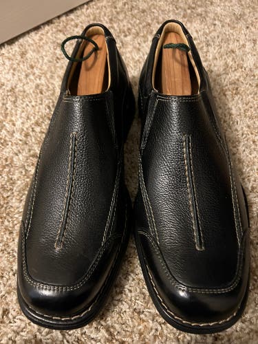 Johnston Murphy casual shoes (brand new) Size 8.5 M.