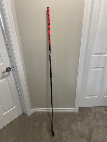 Senior Right Handed P29 Pro Stock Vapor 2x Hockey Stick
