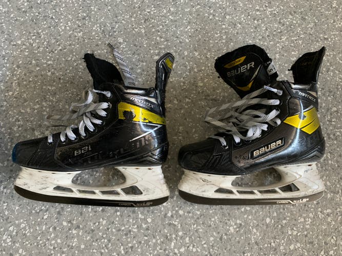 Junior Used Bauer Supreme Matrix Hockey Skates Size 5