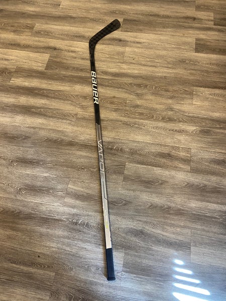 Senior Used Right Handed Bauer Vapor Hyperlite Hockey Stick P88