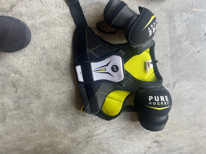 Pure hockey youth shoulder pads