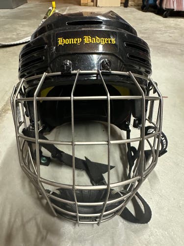 Used Large Bauer Re-Akt 75 Helmet