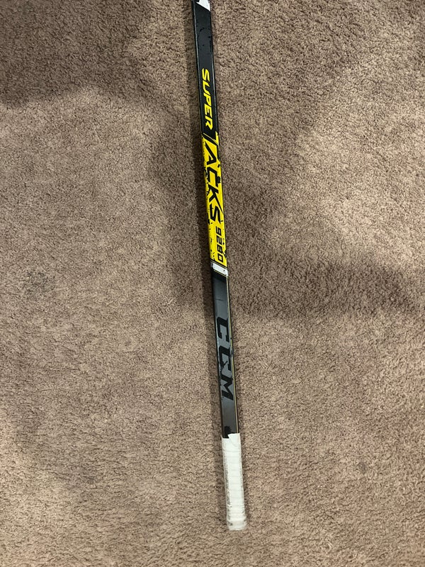 CCM Super Tacks 2.0 Grip Hockey Stick Int. 65 Flex-HSSTK2G I