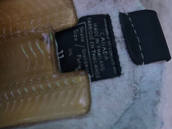 Used Reebok Regular Width   Size 11 18K Hockey Skates