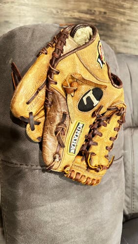 Used Right Hand Throw 11.5" Omaha Flare Baseball Glove