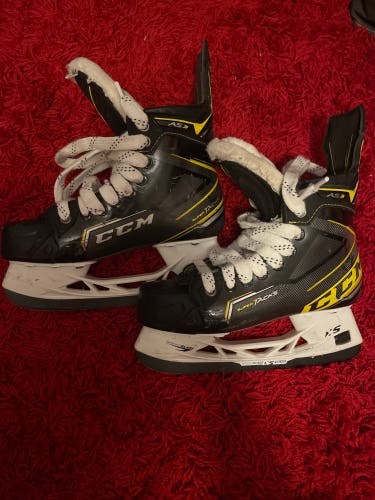 Used CCM Regular Width   Size 4.5 Super Tacks AS3 Hockey Skates