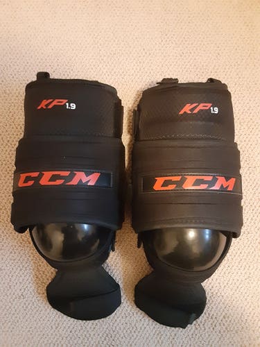 Used CCM KP 1.9 SR KNEE PROTECTORS