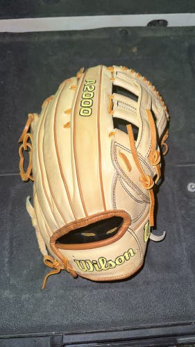 2022 Right Hand Throw 12.75, A2000 1799 Baseball Glove