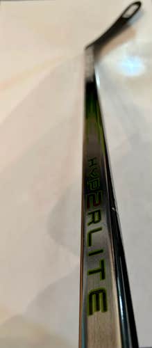 Bauer VAPOR HYPERLITE 2 Hockey Stick | 87 Flex P92 Curve | Senior Right Hand