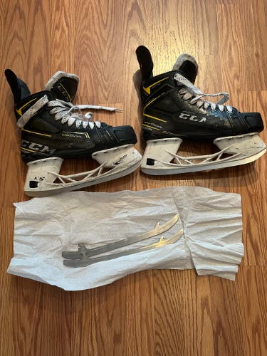 Used CCM Regular Width  Size 7 Super Tacks 9370 Hockey Skates