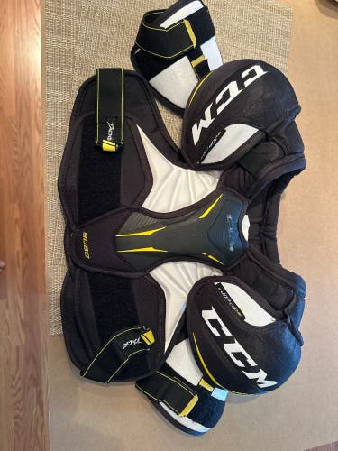 Used Large CCM Tacks 9060 Shoulder Pads