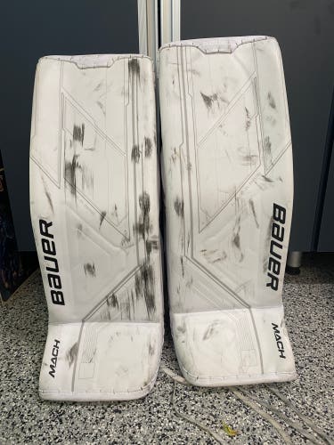 Bauer MACH leg pads 33 in Senior Small