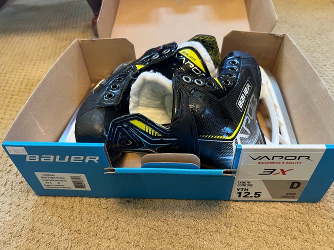 Youth Used Bauer Vapor 3X Hockey Skates Regular Width Size 12.5