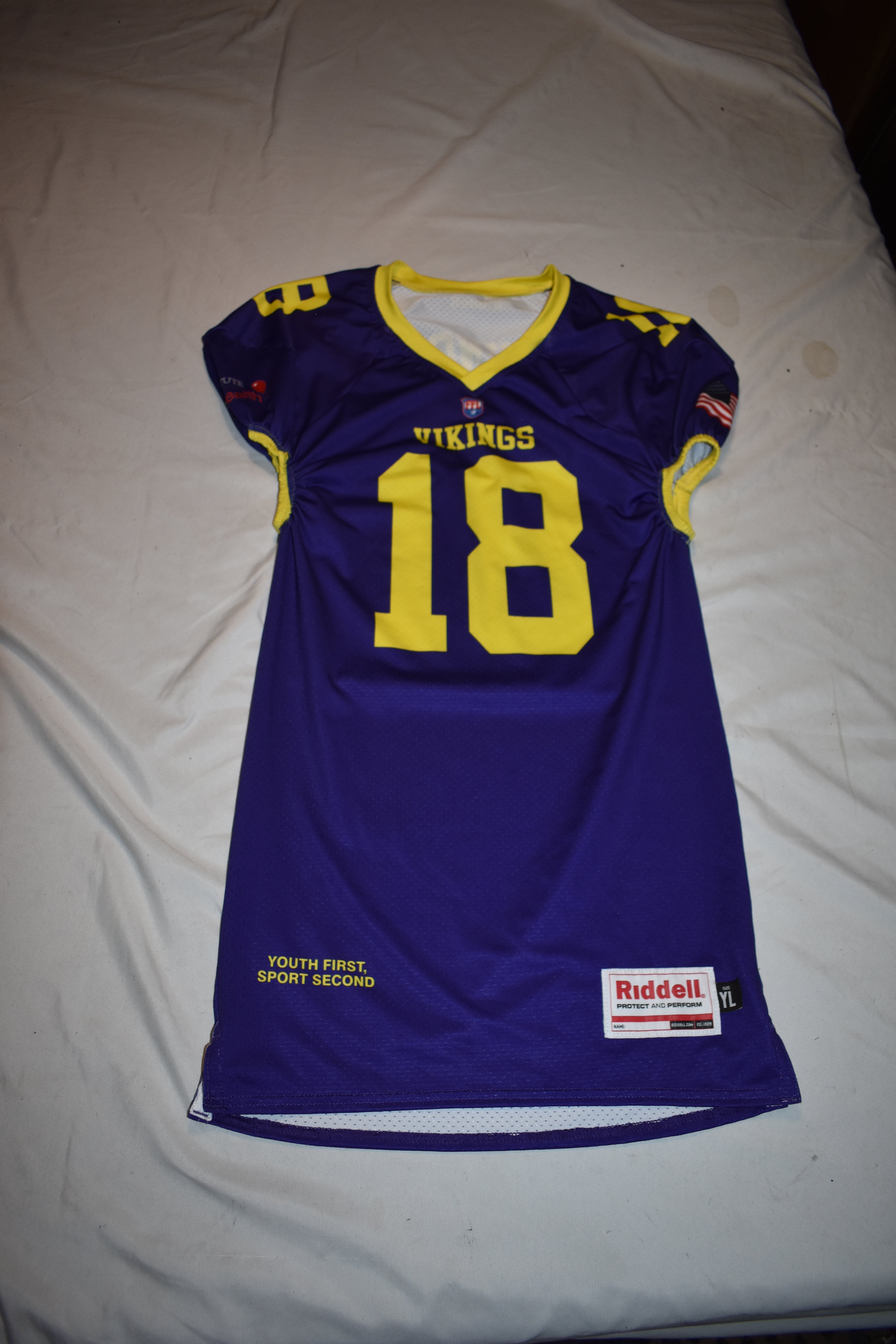 Riddell Vikings #18 Youth Football Jersey, Youth Large