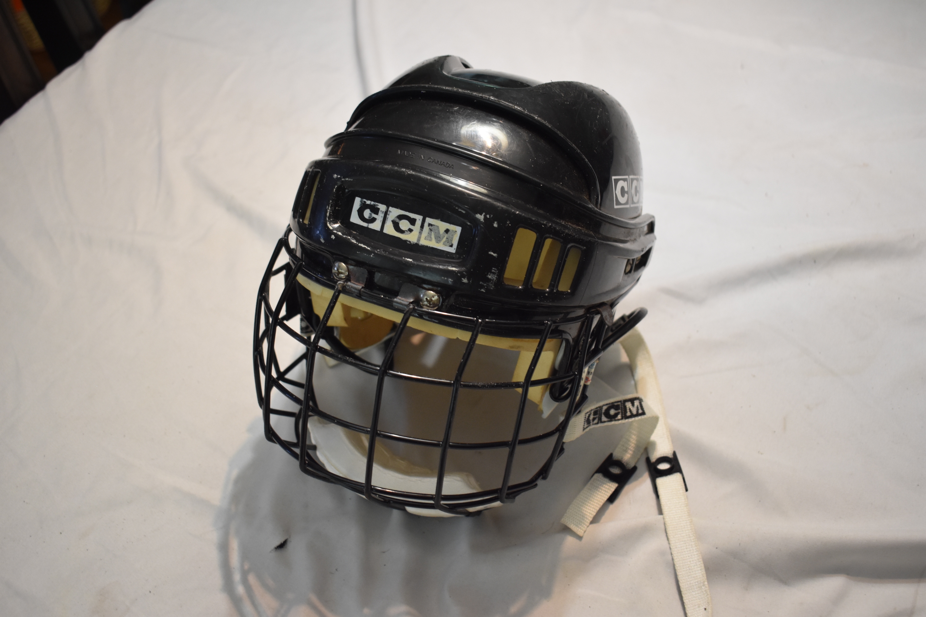 CCM BHT2 Hockey Helmet w/FM10JR Cage, Black