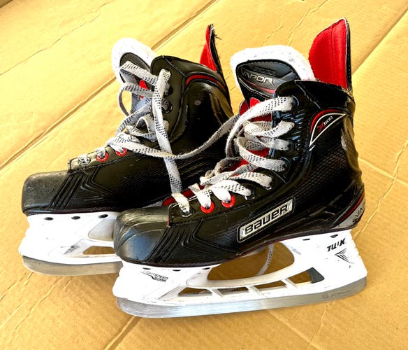 Used Bauer Regular Width Size 4D Vapor X600 Hockey Skates