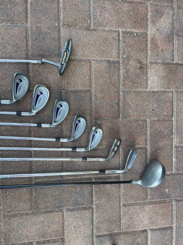 Mens golf set 9 pc in right handed , Ram irons