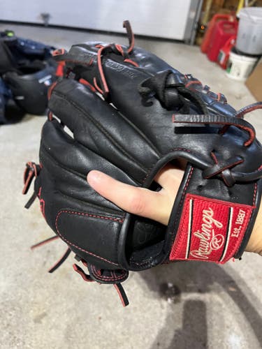 Used Rawlings Left Hand Throw Outfield R9 Baseball Glove 11.5"