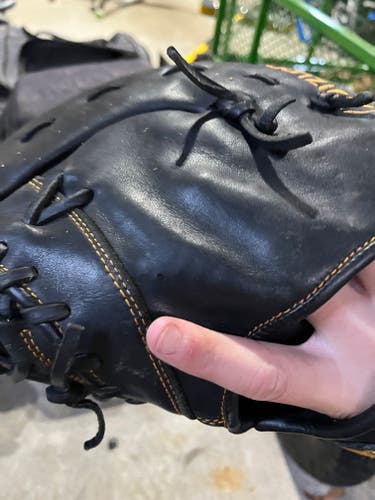 Used Mizuno Left Hand Throw First Base MVP Prime Baseball Glove 12.5"