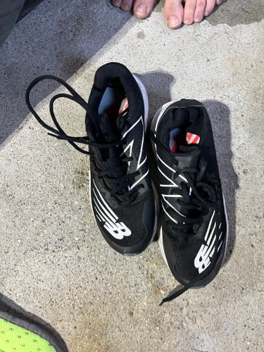 Black Adult Men's Used Size 5.0 (Women's 6.0) New Balance Shoes