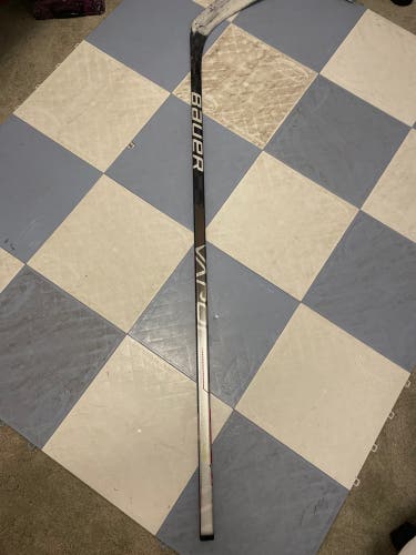 Junior Right Handed P92 Pro Stock Vapor Hyperlite Hockey Stick