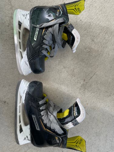 Used Bauer Regular Width Size 5 Supreme S29 Hockey Skates