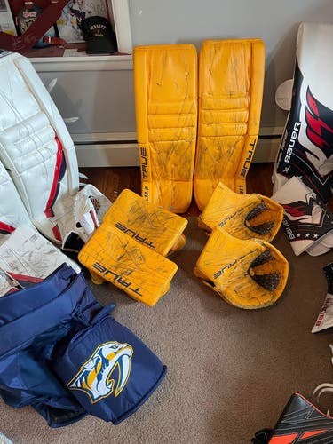 Juuse Saros Nashville Predators L12.2 Goalie Full Set