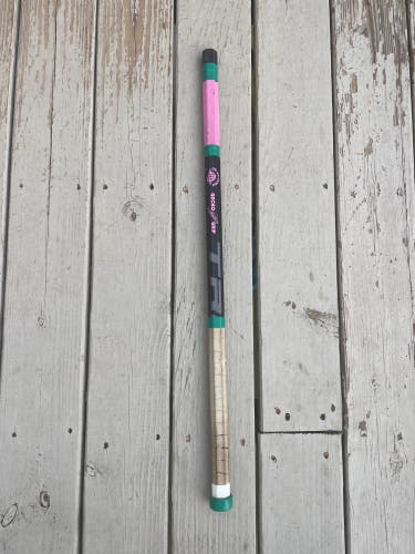 True gecko grip comp/SF/4.0 lacrosse shaft.