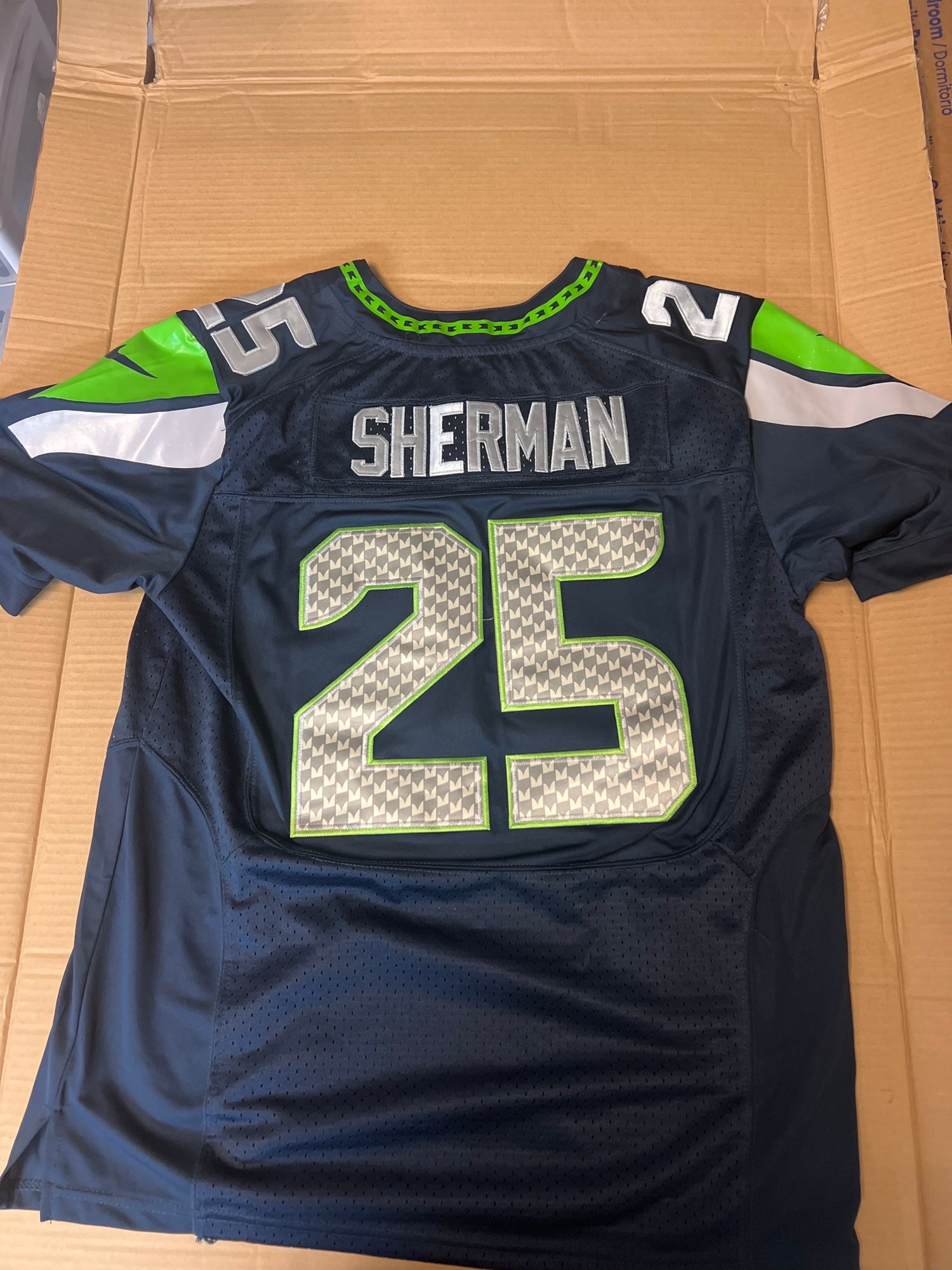 NEW - Mens Stitched Nike NFL Jersey - Marshawn Lynch - Seahawks - S-3XL