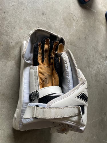 Reebok L9 Intermediate Hockey Goalie Blocker White Black Off Hand Int